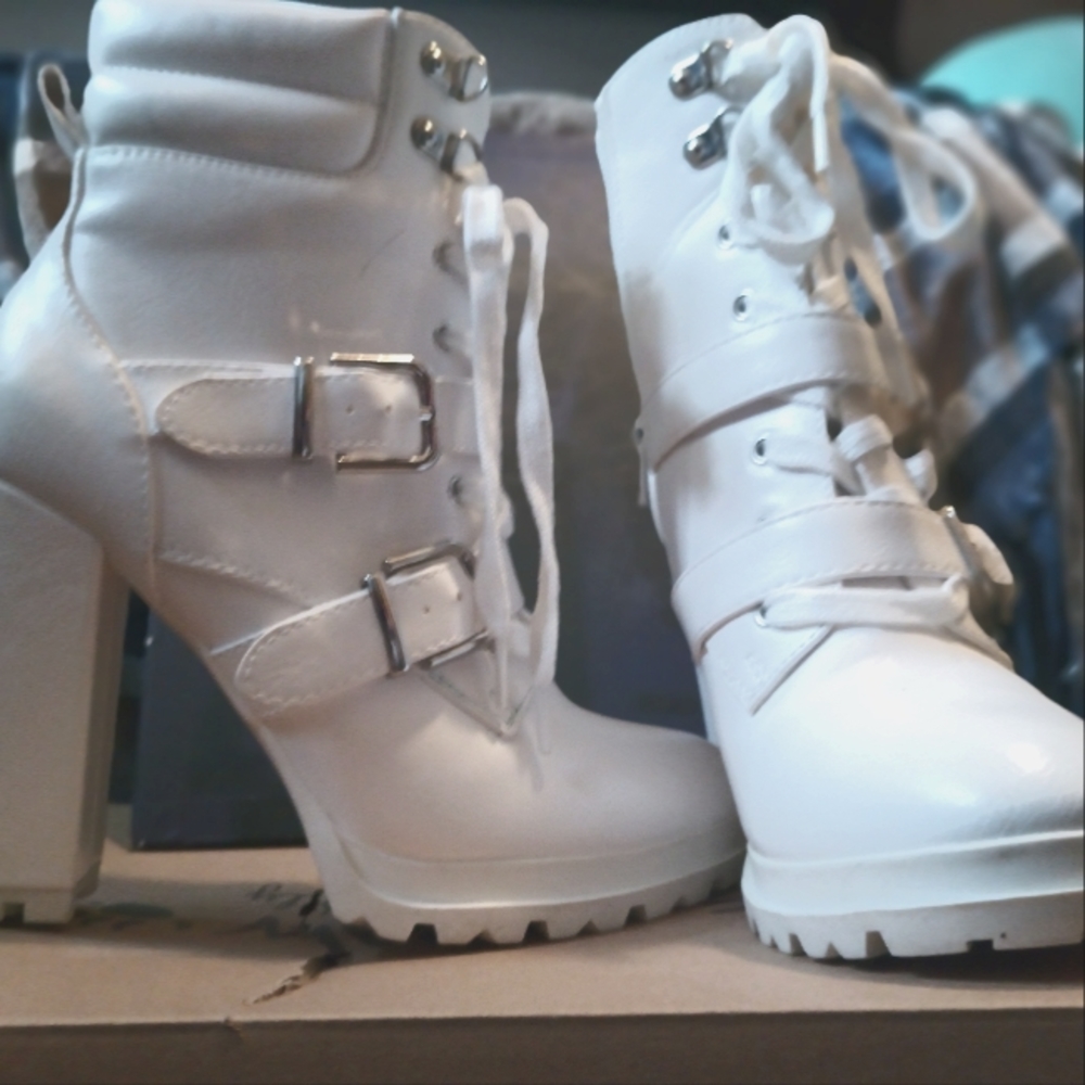 White blocked HEEL boot BRAND NEW!! no tags never worn